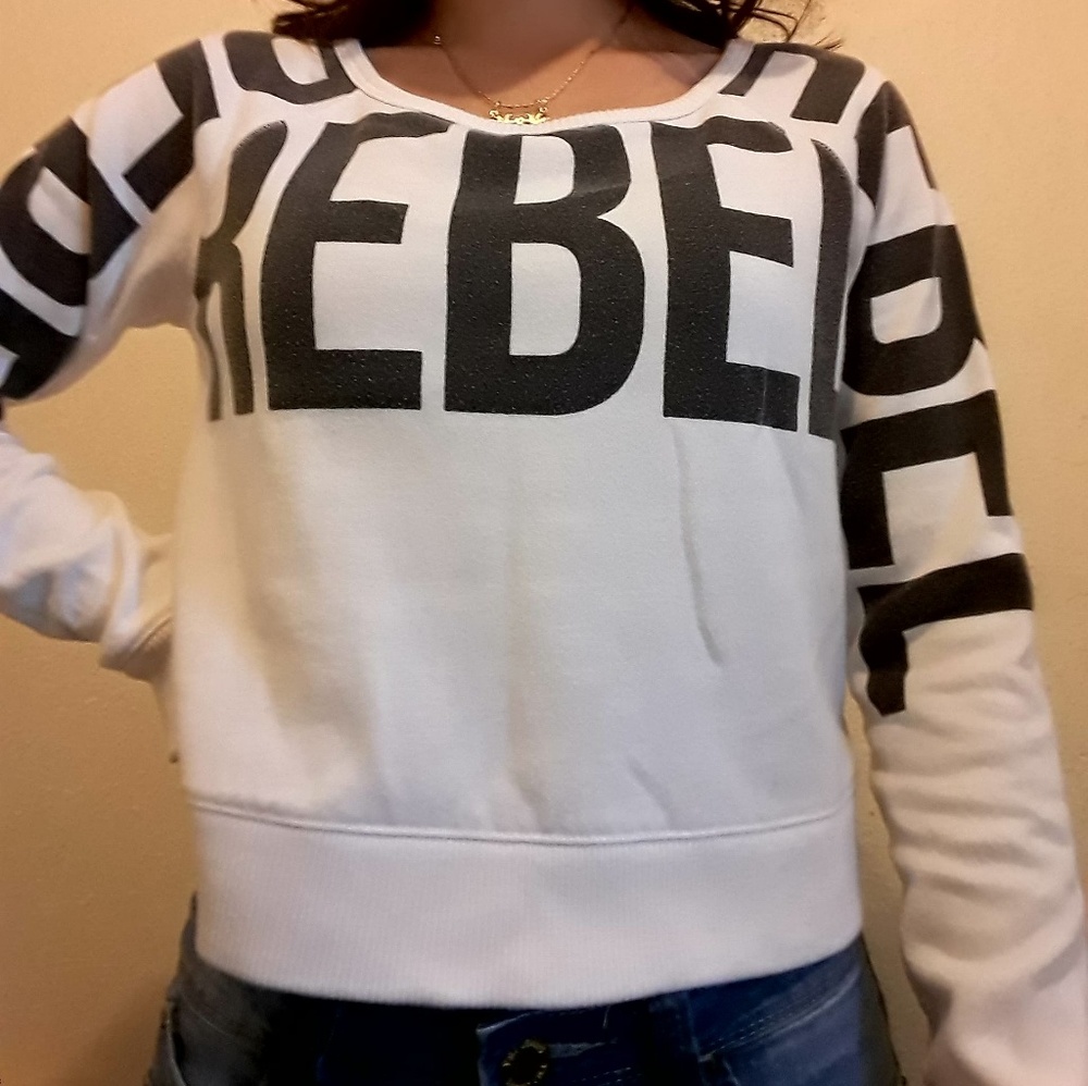 White long sleeve crew
